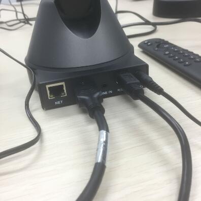 攝像頭線路連接：左起，HDMI信號輸出（另端連接主機信號輸入接口），攝像頭控製線，攝像機電源線