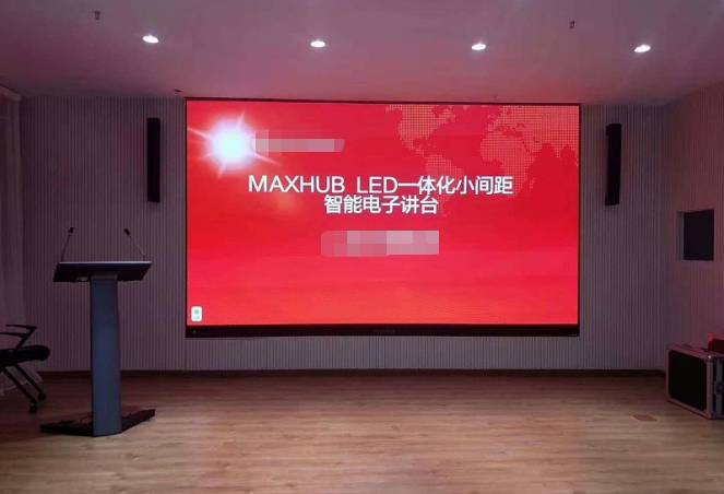 MAXHUB小間距LED一體機可搭配MAXHUB蘑菇视频免费版、MAXHUB電子講台進行使用