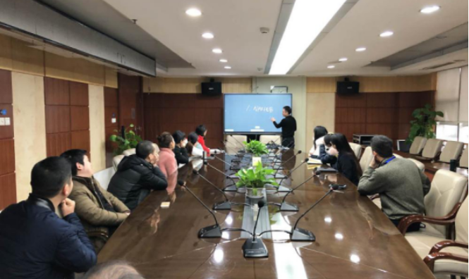 蘑菇TV官网免费进入講師進行現場培訓講解